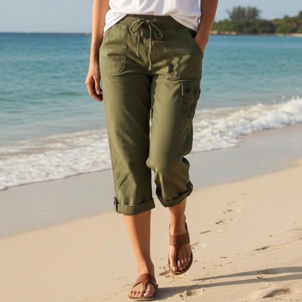 C. Est. 1946 Womens Olive Green Embroidered Cargo Capri Pants Size M Drawstring